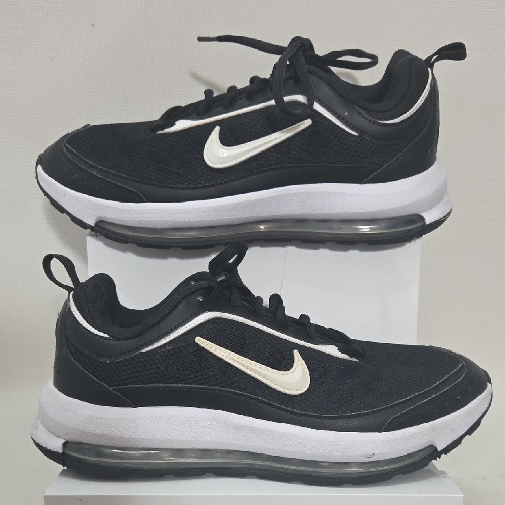 Nike Black & White Low-Top Air Cushion Sneakers